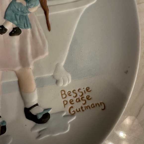 Bessie Pease Gutmann My Bruzzer Has a Fever Once Upon Childhood Porcelain Plate - Picture 2 of 5
